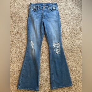 Edgley high rise flare jeans in size 6, distressed, stretchy, light/med wash EUC